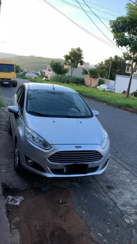 Ford Fiesta 1.6 16V Flex Aut. 5P 2015