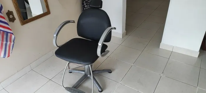 Vendo móveis para salão e barbearia