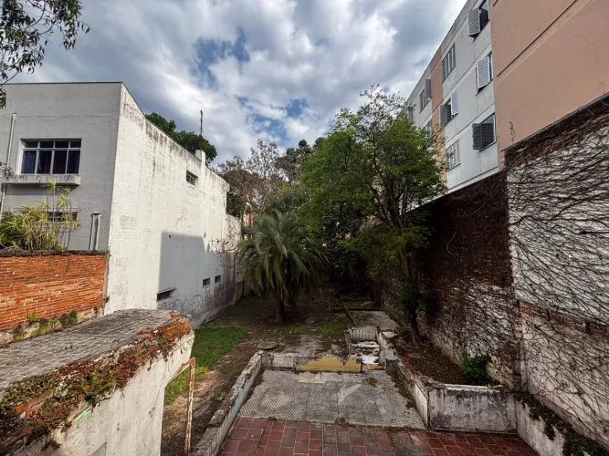 Terreno de 653 m² no São Francisco 12 m de frente, a 92 m da Trajano Reis