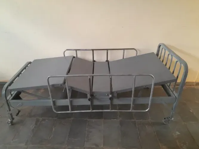 Cama Hospital com ajuste de altura da cabeça e pés