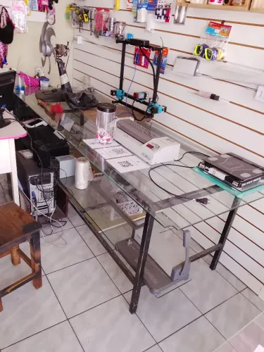 Mesa em Metalon preto e Vidro