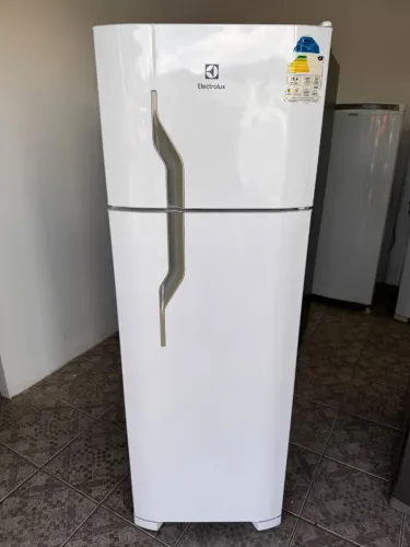 Geladeira sem ferrugem pintura original tá bem novinha com garantia