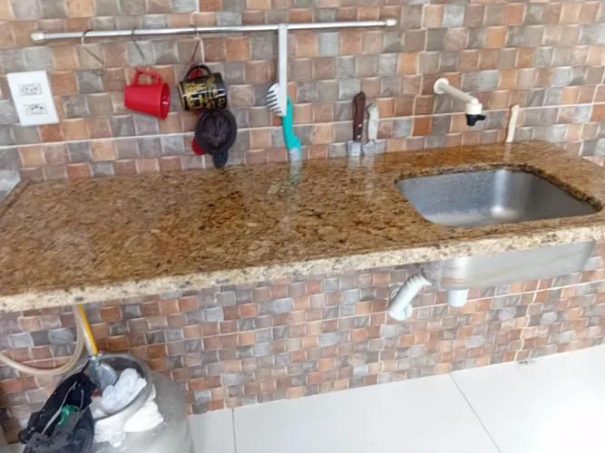 Bancada de mármore com pia inox, 1,40 x 52