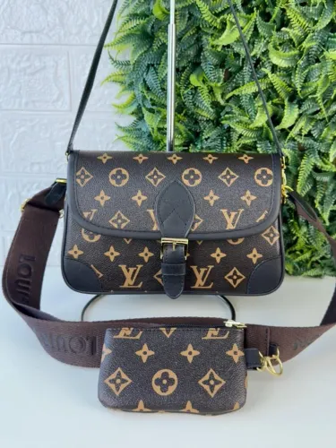 Bolsa de ombro Louis Vuitton com o padrão Monogram