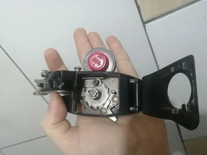 Item antigo de máquina de costura