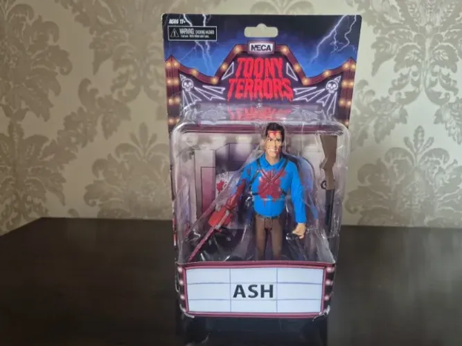 Action Figure Ash. The Evil Dead 2. Toony Terrors. Neca Toys