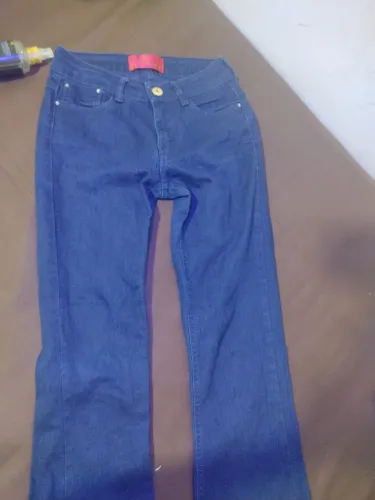 Calça boca de sino feminina em perfeito estado 