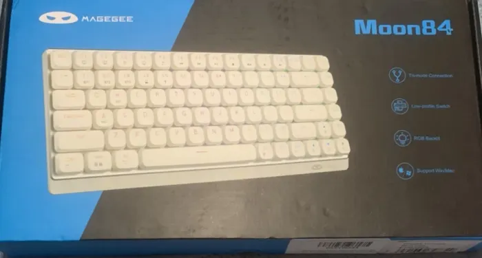 Teclado mecânico Moon84 Rgo sem fio switch brown baixo perfil cor preto