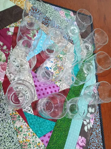 Conjunto de taças casuais.
