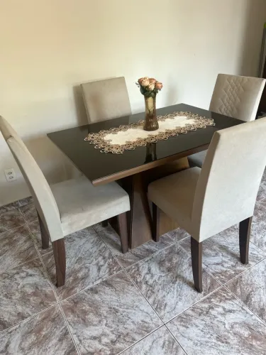 Mesa com cadeiras 