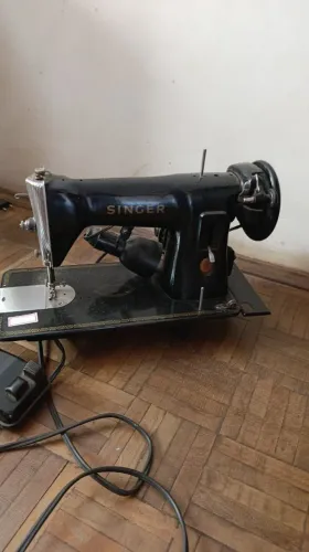 Máquina Vintage de Costura Singer