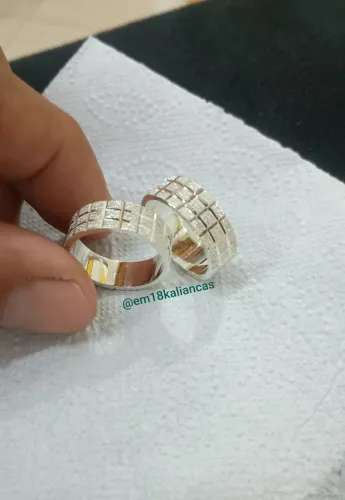 Modelo exclusivo Alianças Em Prata