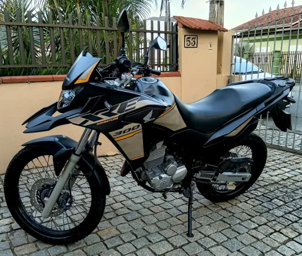 XRE 300 Adventure excelente estado. Aceito troca de menor valor