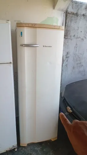 Geladeira Electrolux funcionando perfeitamente (127 volts (350 litros)