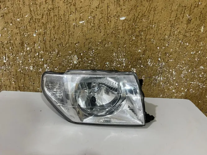 Farol direito Pajero TR4 2002/2003/2004/2005/2006
