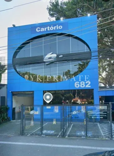 Laje Comercial no 2º Pav. com 555m²; 14 salas, 2 banheiros com 4 cabines cada.