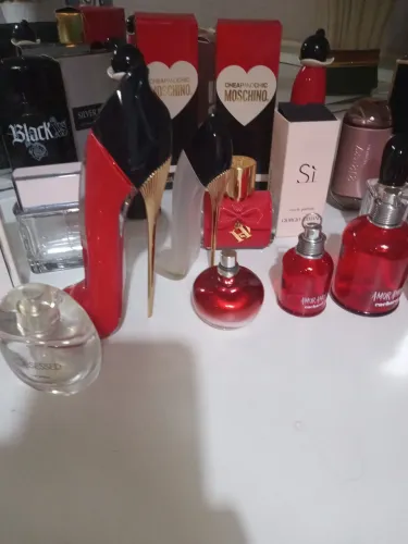 Frascos de perfumes importados originais , desfazendo de minha coleção.