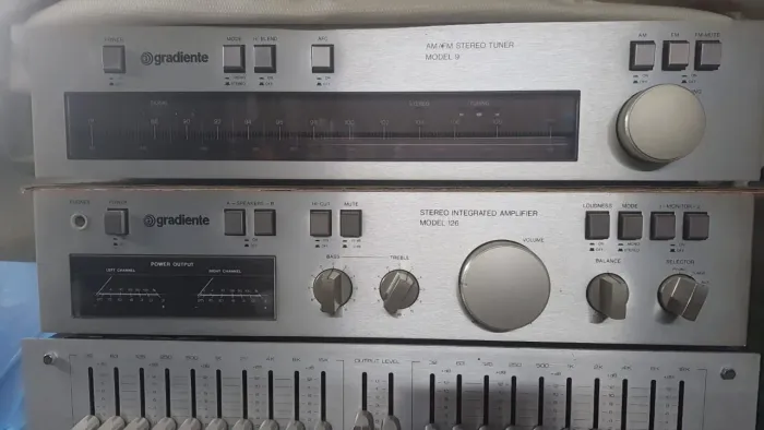 Amplificador e tuner gradiente para colecionadores originais de fábrica 