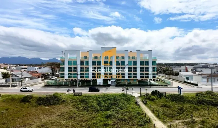 Apartamento em condomínio frente mar em Matinhos