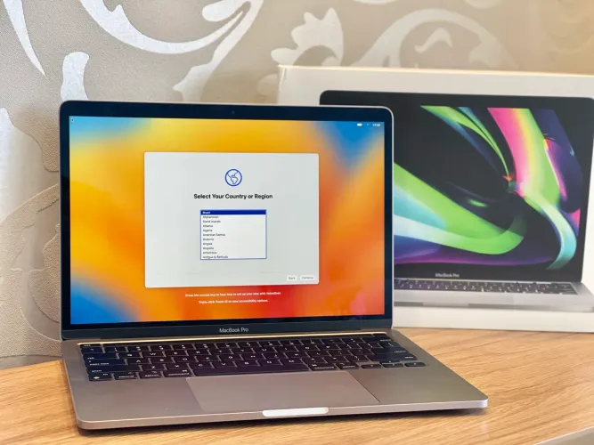 MacBook Pro M1 8GB/ 256SSD
