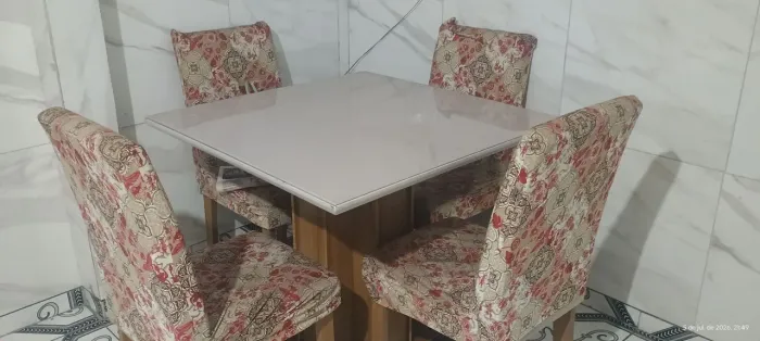 Mesa de jantar 4 cadeiras
