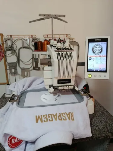 Vende- se , Excelente oportunidade de renda extra,Brother PR650E -Bordadeira Profissional.