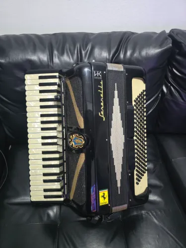 Acordeon Serenelli 120 baixos Oitavada
