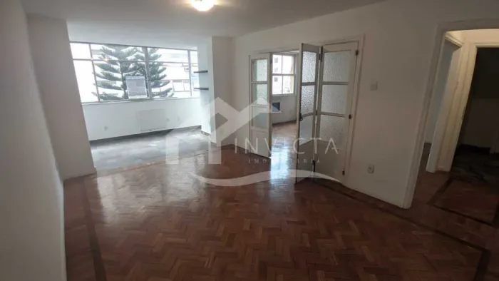 4 QUARTOS COM VARANDA E VAGA!!!