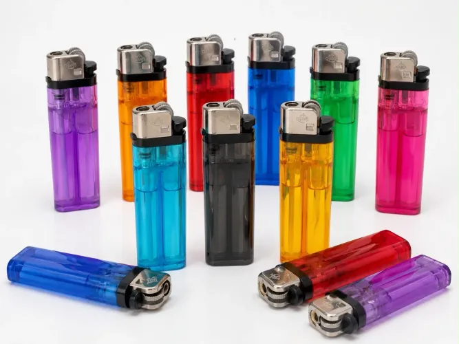 CAIXA COM 50 ISQUEIROS TRANSPARENTE HIPER MAX 