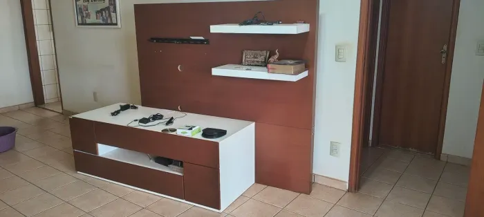 Vendo estante Madeira com Painel