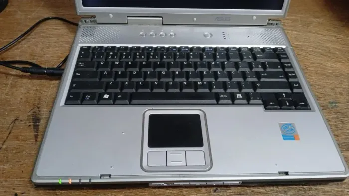 Notebook antigo Asus Pentium 4