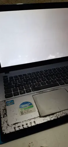 Asus i3 tela quebrada pra ajeita ou tira pecas
