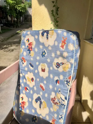 Vendo berço cercado!!!! Junto com colchão 