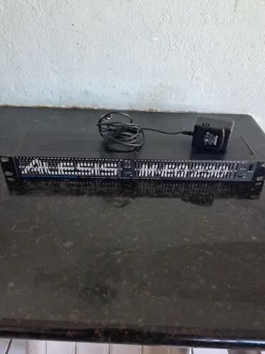 Equalizador Alesis Stereo 