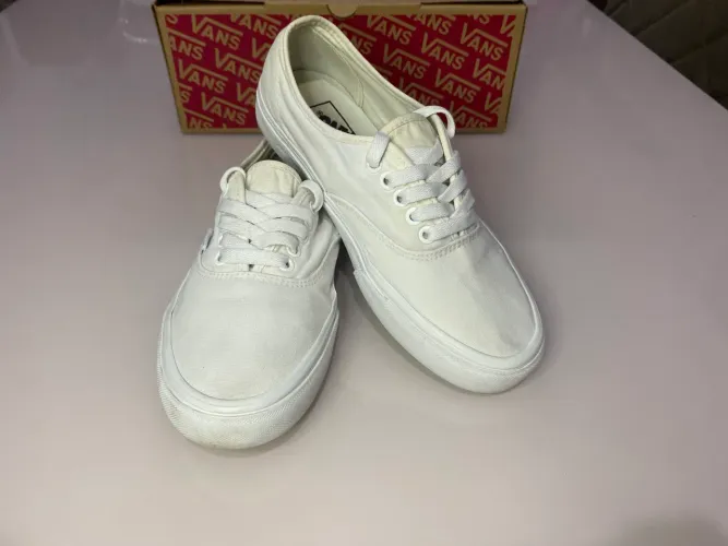 VANS AUTHENTIC TAM.: 37