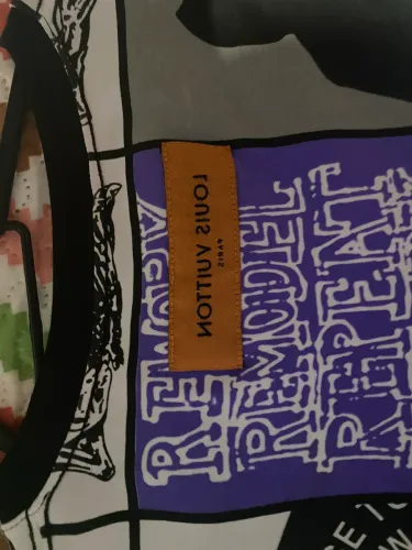 Vendo camisa da Louis vuitton de primeira linha pra vender logo 