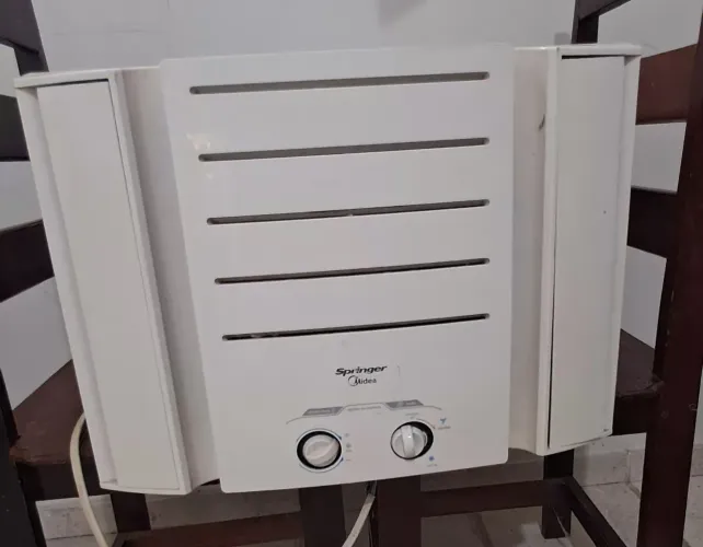 AR-CONDICIONADO DE JANELA