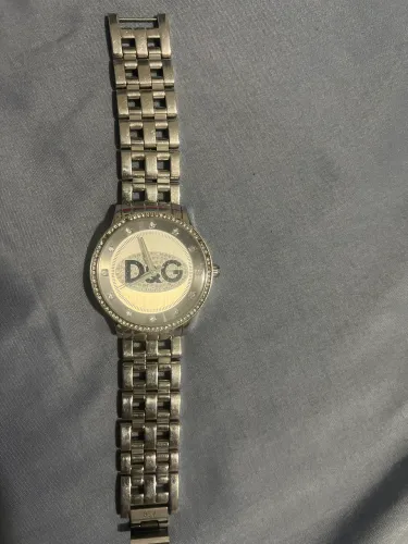 Lindo relógio D&G feminino