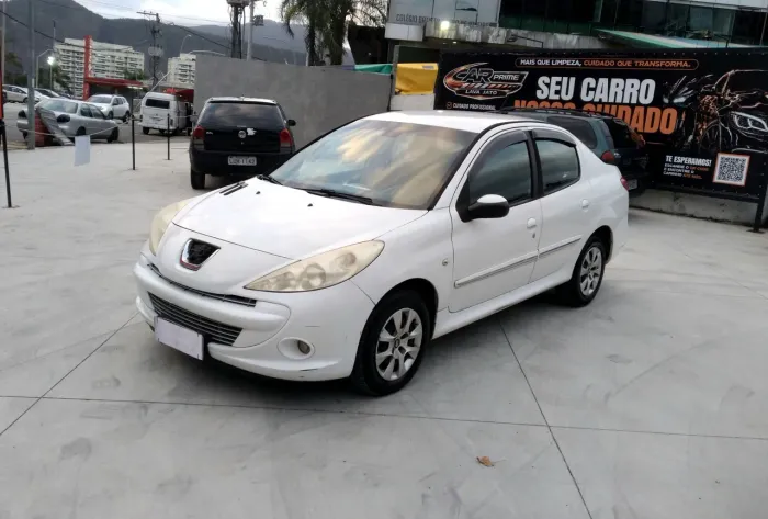 Peugeot 207 Sed. Passion XR Sport 1.4 Flex 8V 4P 2013
