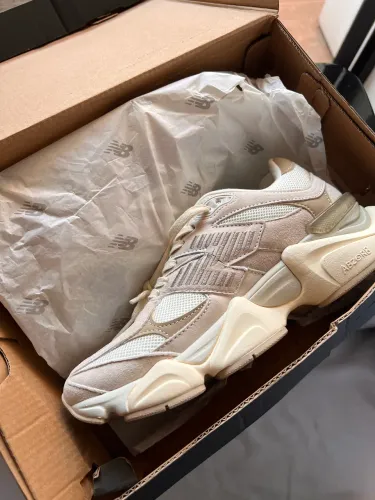 Tênis NEW BALANCE 9060 SEA SALT BROWN