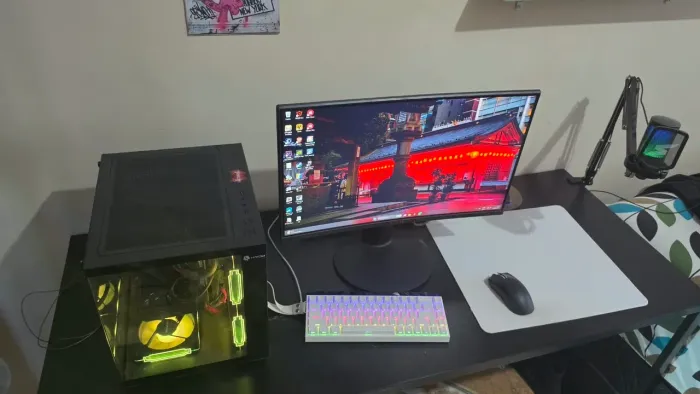 PC GAMER COM CADEIRA, MESA E PERIFÉRICOS