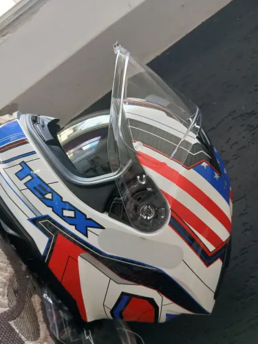 Capacete Texx com óculos interno 