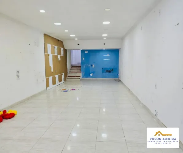 Casa com 3 Quarto(s) e 2 banheiro(s) para Alugar, 120 m² por R$ 10000 / Mês
