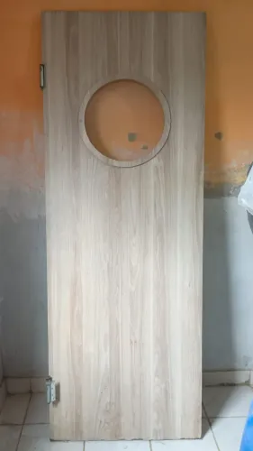Porta Vai e vem com visor para cozinha industrial, restaurante e hamburgueria.