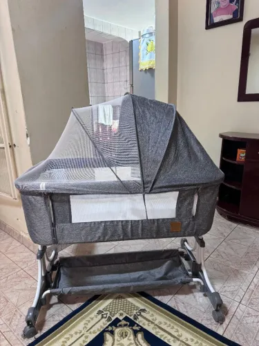 PIPDIP Berço De Balanço Para Bebês, Colchão, Mosquiteiro, Cesto de Armazenamento.