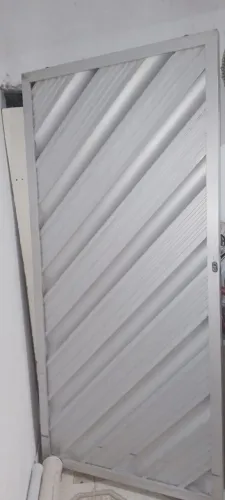 PORTÃO DE ALUMÍNIO PARA CASA COM ROUDANAS
