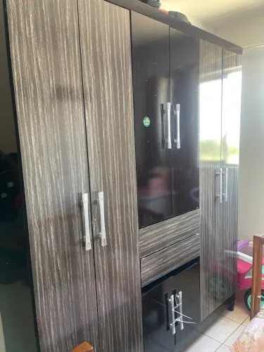 Vendo esse guarda roupa bem conservado