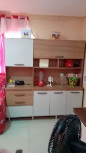 Vende.se armário de cozinha de 5.portas e 3.gavetas  valor 250.00 71. *