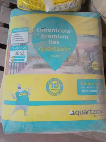 Argamassa quartozolit porcelanato piso sobre piso