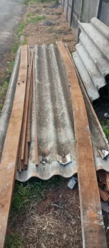 Vendo 3 telhas 3.66 ,2 vigotas 4 metros e 7 varas de ferro ZAP *